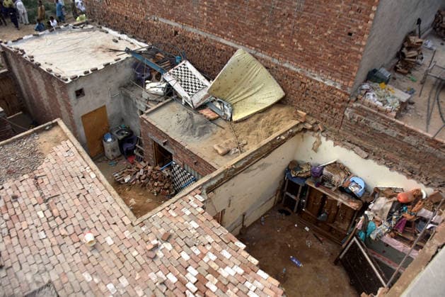 (260701) -- LAHORE, July 1, 2026 -- This photo taken on July 1, 2026 shows a view of the roof of a private tuition center collapsed in Lahore, Pakistan. At least 14 children were killed and several others injured after the roof of a private tuition center collapsed in Pakistan s eastern city of Lahore on Tuesday, rescue officials told Xinhua. (Photo by Xinhua) PAKISTAN-LAHORE-TUITION CENTER-ROOF COLLAPSE-AFTERMATH Sajjad 