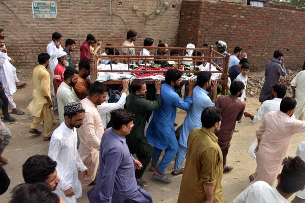 (260701) -- LAHORE, July 1, 2026 -- People attend the funeral of children died after the roof of a private tuition center collapsed in Lahore, Pakistan, July 1, 2026. At least 14 children were killed and several others injured after the roof of a private tuition center collapsed in Pakistan s eastern city of Lahore on Tuesday, rescue officials told Xinhua. (Photo by Xinhua) PAKISTAN-LAHORE-TUITION CENTER-ROOF COLLAPSE-AFTERMATH Sajjad 