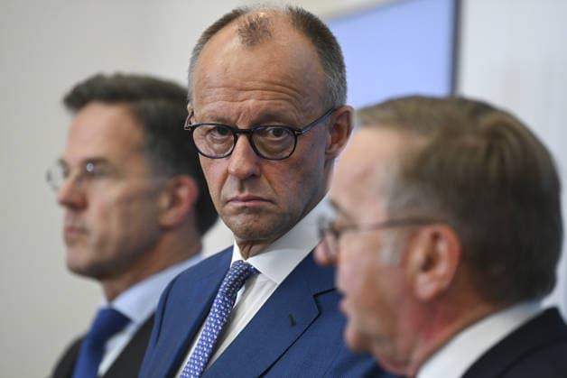 Merz, Rutte and Pistorius hold press conference in Berlin BERLIN, GERMANY - JULY 01: Following the meeting of the German cabinet at the Federal Ministry of Defence, German Chancellor Friedrich Merz (C), NATO Secretary General Mark Rutte (rear), and German Defence Minister Boris Pistorius (front) hold a press conference in Berlin, Germany on July 01, 2026. Halil Sagirkaya Anadolu Berlin Germany. Editorial use only. Please get in touch for any other usage.  Copyright: x2026xAnadoluxHalilxSagirkayax