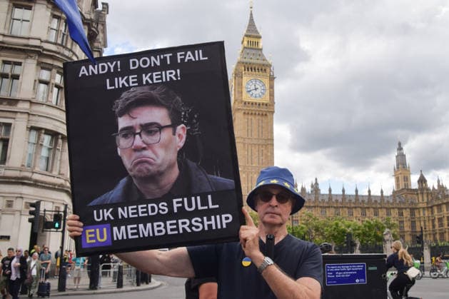 July 1, 2026, London, England, United Kingdom: An activist holds a message for Andy Burnham, who is expected to take over as Prime Minister, during the weekly anti-Brexit and pro-EU protest in Parliament Square. London United Kingdom - ZUMAv130 20260701_zip_v130_013 Copyright: xVukxValcicx