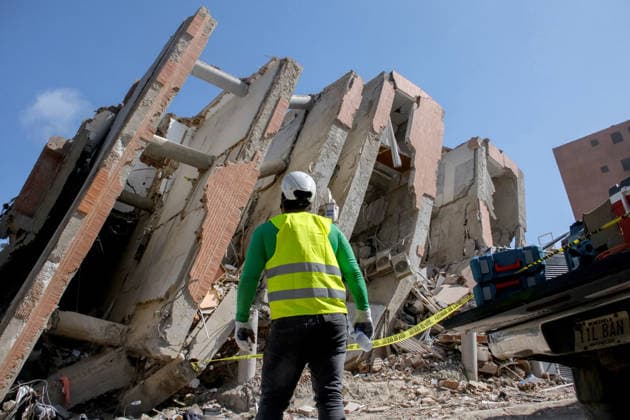 Rescue operations underway after building collapses in Venezuela LA GUAIRA STATE, VENEZUELA- JULY 1: A view of collapsed buildings in the Playa Grande area of La Guaira State, Venezuela, on July 1, 2026, following severe devastation in the region. The Playa Grande area was among the hardest-hit locations, where dozens of buildings collapsed. Search and rescue operations continued as teams worked to locate possible survivors beneath the rubble. Diko Betancourt Anadolu La Guaira State Venezuela. Editorial use only. Please get in touch for any other usage.  Copyright: x2026xAnadoluxDikoxBetancourtx