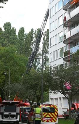 Appartmrent Building On Fire On The Left Bank ANTWERPEN, BELGIUM - JULY 01 : A major fire in a 10-story apartment building on the Left Bank in Antwerp has left several people dead and seriously injured..onJuly 1, 2026 in Antwerpen, Belgium, 01 07 2026 Antwerpen Belgium  Copyright: xBertxVanxDenxBrouckex