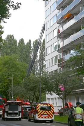 Appartmrent Building On Fire On The Left Bank ANTWERPEN, BELGIUM - JULY 01 : A major fire in a 10-story apartment building on the Left Bank in Antwerp has left several people dead and seriously injured..onJuly 1, 2026 in Antwerpen, Belgium, 01 07 2026 Antwerpen Belgium  Copyright: xBertxVanxDenxBrouckex