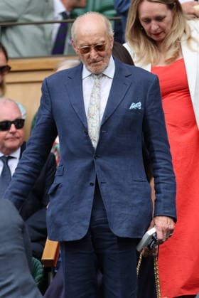 . 01 07 2026. London, United Kingdom. Richard E Grant and Charles Dance hug on third day of the Wimbledon Tennis Championships in London.  xStephenxLockx xi-Imagesx IIM-26874-0031
