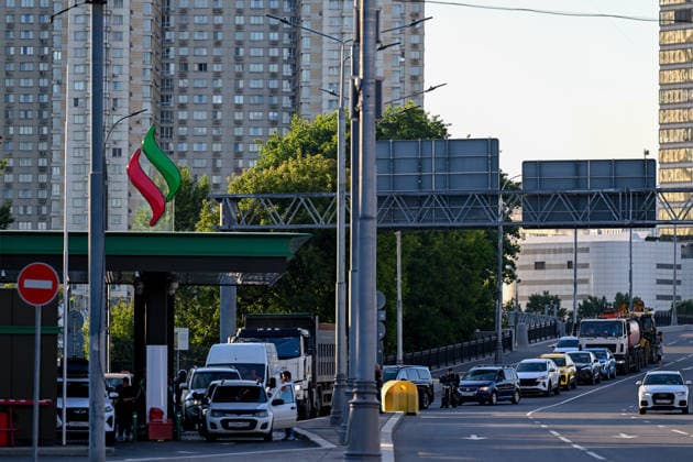 Russia expands fuel sales restrictions amid supply shortages RUSSIA, MOSCOW - JUNE 30: A view of long queues of cars forming at fuel stations amid widespread fuel restrictions in Moscow, Russia on June 30, 2026. Fuel sales restrictions have been introduced in more than 40 regions across Russia as the government considers additional measures, including a possible ban on diesel exports, to address domestic supply shortages. In Moscow, Kursk and Bryansk, fuel sales are limited to vehicle fuel tanks, while purchases using portable containers such as jerry cans are not allowed. Shortages have mainly affected AI-92 and AI-95 gasoline grades, while diesel fuel remains more readily available. Sefa Karacan Anadolu Moscow Russia. Editorial use only  Copyright: x2026xAnadoluxSefaxKaracanx