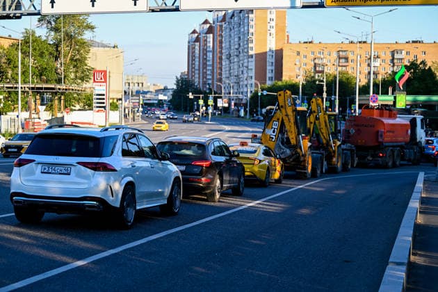 Russia expands fuel sales restrictions amid supply shortages RUSSIA, MOSCOW - JUNE 30: A view of long queues of cars forming at fuel stations amid widespread fuel restrictions in Moscow, Russia on June 30, 2026. Fuel sales restrictions have been introduced in more than 40 regions across Russia as the government considers additional measures, including a possible ban on diesel exports, to address domestic supply shortages. In Moscow, Kursk and Bryansk, fuel sales are limited to vehicle fuel tanks, while purchases using portable containers such as jerry cans are not allowed. Shortages have mainly affected AI-92 and AI-95 gasoline grades, while diesel fuel remains more readily available. Sefa Karacan Anadolu Moscow Russia. Editorial use only  Copyright: x2026xAnadoluxSefaxKaracanx