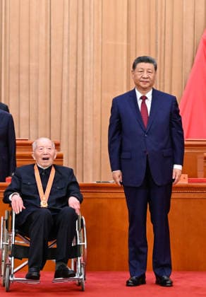 (260701) -- BEIJING, July 1, 2026 -- Chinese President Xi Jinping, also general secretary of the Communist Party of China (CPC) Central Committee and chairman of the Central Military Commission, confers the July 1 Medal, the Party s highest honor, on Wang Yuchang in Beijing, capital of China, July 1, 2026. A gathering marking the CPC s 105th founding anniversary was held at the Great Hall of the People in Beijing on Wednesday. ) CHINA-BEIJING-CPC-105TH FOUNDING ANNIVERSARY-GATHERING (CN) ShenxHong 