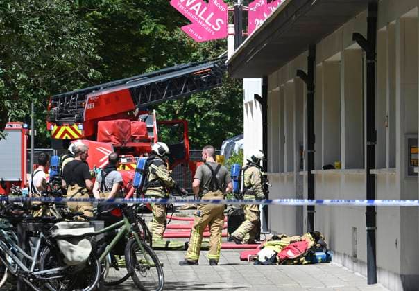 Appartmrent Building On Fire On The Left Bank ANTWERPEN, BELGIUM - JULY 01 : A major fire in a 10-story apartment building on the Left Bank in Antwerp has left several people dead and seriously injured..onJuly 1, 2026 in Antwerpen, Belgium, 01 07 2026 Antwerpen Belgium  Copyright: xBertxVanxDenxBrouckex