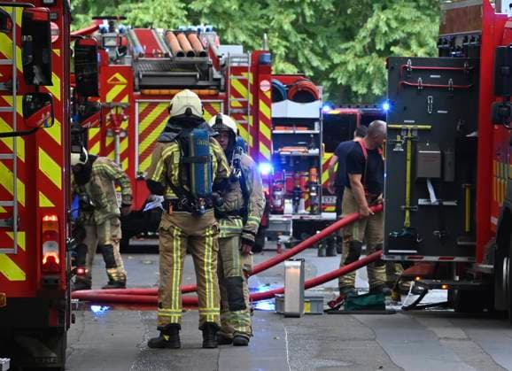 Appartmrent Building On Fire On The Left Bank ANTWERPEN, BELGIUM - JULY 01 : A major fire in a 10-story apartment building on the Left Bank in Antwerp has left several people dead and seriously injured..onJuly 1, 2026 in Antwerpen, Belgium, 01 07 2026 Antwerpen Belgium  Copyright: xBertxVanxDenxBrouckex