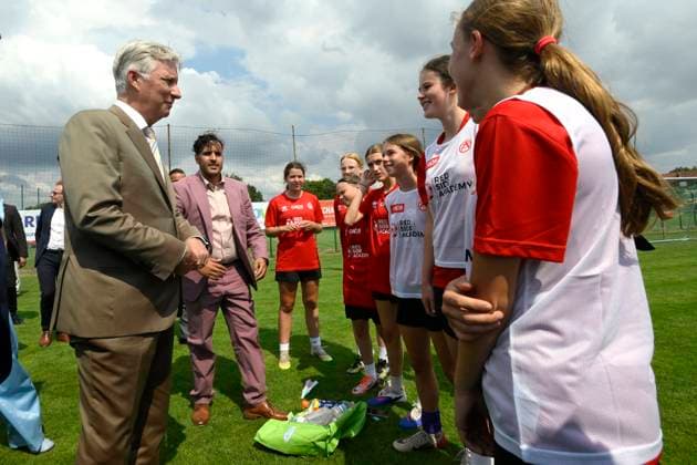 King Philippe Visits Red Side Academy KORTRIJK, BELGIUM - JULY 01: King Philippe of Belgium pictured discovering the activities of Red Side Academy in KV Kortrijk Training Center on July 01, 2026 in Kortrijk, Belgium, 01 07 2026 Kortrijk Belgium  Copyright: xPhilipxReynaersx