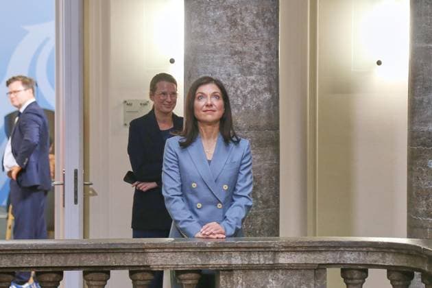 Berlin, Deutschland, 01.07.2026: Bundesverteidigungsministerium: Kabinettssitzung: Bundesministerin für Wirtschaft und Energie Katherina Reiche (CDU), im Hintergrund Bundesminister für Umwelt, Klimaschutz, Naturschutz und nukleare Sicherheit Carsten Schneider (SPD) *** Berlin, Germany, July 1, 2026 Federal Ministry of Defense Cabinet meeting Federal Minister for Economic Affairs and Energy Katherina Reiche (CDU); in the background, Federal Minister for the Environment, Climate Action, Nature Conservation, and Nuclear Safety Carsten Schneider (SPD) Copyright: xdtsxNachrichtenagenturx dts_125820