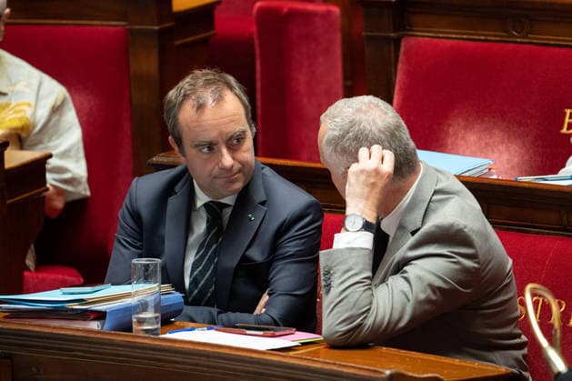 Session of Questions to The Government - Paris AJ French Prime Minister Sebastien Lecornu speaks with French Deputy Minister for the Relations with the Parliament Laurent Panifous during a session of questions to the government at the National Assembly, French Parliament lower house, in Paris, France on July 1, 2026. Photo by Alexis Jumeau ABACAPRESS.COM Paris France  Copyright: xJumeauxAlexis ABACAx