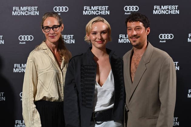 v.li:Sophie VON KESSEL (Schauspielerin), Jule HERMANN (Schauspielerin), Klaus STEINBACHER (Schauspieler). Filmpremiere MUENCHEN BEATS Filmfest Muenchen am 01.07.2026. *** From left: Sophie VON KESSEL, actress; Jule HERMANN, actress; Klaus STEINBACHER, actor. Film premiere at the MUENCHEN BEATS Film Festival in Munich on July 1, 2026