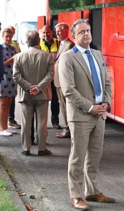 Appartmrent Building On Fire On The Left Bank ANTWERPEN, BELGIUM - JULY 01 : King Philippe and Bart De Wever ( Prime Minister ), Els van Doesburg ( Mayor of Antwerpen ) and Peter De Roover are visiting the scene. A major fire in a 10-story apartment building on the Left Bank in Antwerp has left several people dead and seriously injured..onJuly 1, 2026 in Antwerpen, Belgium, 01 07 2026 Antwerpen Belgium  Copyright: xBertxVanxDenxBrouckex