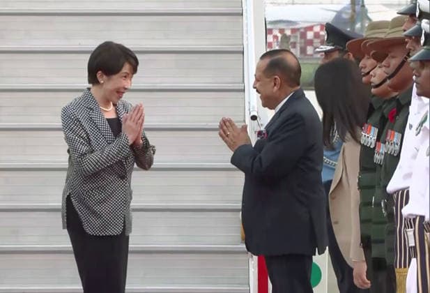 RECORD DATE NOT STATED Japan Prime Minister Sanae Takaichi receives a warm welcome from Union MoS (I C) Jitendra Singh New Delhi, Jul 01 (ANI): Japan Prime Minister Sanae Takaichi receives a warm welcome from Union MoS (I C) Jitendra Singh as she arrives for her official visit, in New Delhi on Wednesday. (ANI Video Grab) New Delhi Delhi India Copyright: xANIx ANI_20260701438