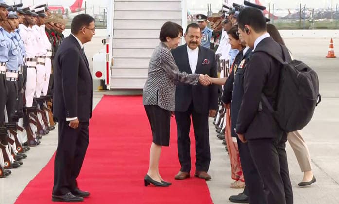 RECORD DATE NOT STATED Japan Prime Minister Sanae Takaichi receives a warm welcome on her arrival New Delhi, Jul 01 (ANI): Japan Prime Minister Sanae Takaichi receives a warm welcome on her arrival for the official visit, in New Delhi on Wednesday. Union MoS (I C) Jitendra Singh also present. (ANI Video Grab) New Delhi Delhi India Copyright: xANIx ANI_20260701445