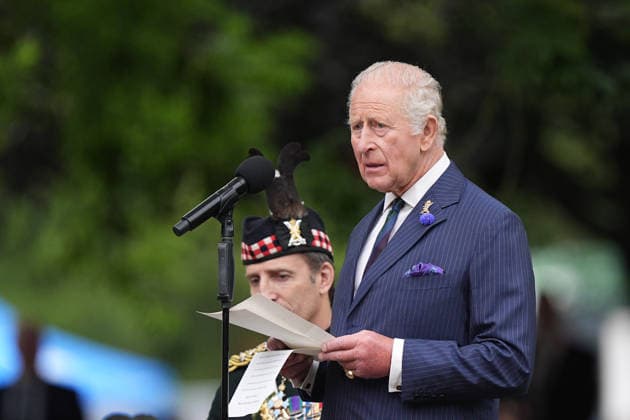 King visits Scotland for Holyrood Week King Charles III, Colonel-in-Chief of the Royal Regiment of Scotland, speaks after unveiling a statue to mark the regiment s 20th anniversary, at West Princes Street Gardens in Edinburgh, as part of his visit to Scotland for Holyrood Week. Picture date: Wednesday July 1, 2026., Credit:Aaron Chown PA ROTA - B68 Avalon UK, Edinburgh  Copyright: xAaronxChownx xPAxROTAx-xB68x xAvalonx 1113790909
