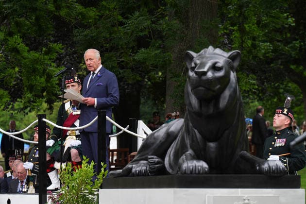 King visits Scotland for Holyrood Week King Charles III, Colonel-in-Chief of the Royal Regiment of Scotland, speaks after unveiling a statue to mark the regiment s 20th anniversary, at West Princes Street Gardens in Edinburgh, as part of his visit to Scotland for Holyrood Week. Picture date: Wednesday July 1, 2026., Credit:Aaron Chown PA ROTA - B68 Avalon UK, Edinburgh  Copyright: xAaronxChownx xPAxROTAx-xB68x xAvalonx 1113790921