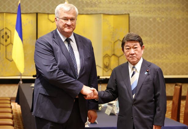 News Themen der Woche KW27 July 1, 2026, Tokyo, Japan - Ukrainian Foreign Minister Andrii Sybiha (L) shakes hands with his Japanese counterpart Toshimitsu Motegi (R) prior to their talks at the Iikura guesthouse in Tokyo on Wednesday, July 1, 2026. Sybiha is on a three-day visit to Japan with the country s economy mission. (photo by Yoshio Tsunoda AFLO)  aflo_336506872
