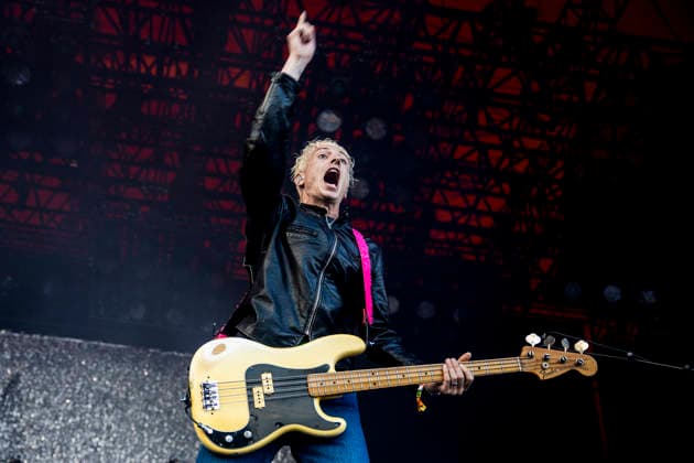 Wolf Alice live at Roskilde Festival 2026 Roskilde, Denmark. 01st, July 2026. The British alternative rock band Wolf Alice performs a live concert during the Danish music festival Roskilde Festival 2026 in Roskilde. Here bass player Theo Ellis is seen live on stage. Denmark, Roskilde  Copyright: xGonzalesxPhoto LassexLagonix