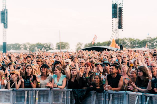 Wolf Alice live at Roskilde Festival 2026 Roskilde, Denmark. 01st, July 2026. Concert goers seen at a live concert with the British alternative rock band Wolf Alice during the Danish music festival Roskilde Festival 2026 in Roskilde. Denmark, Roskilde  Copyright: xGonzalesxPhoto MathiasxKristensenx