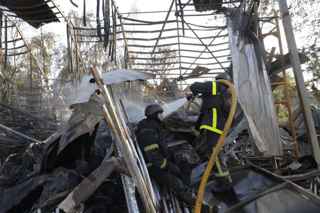 Russian Aerial Attack In Kharkiv, Ukraine A rescue worker extinguishes a fire in a building destroyed after a Russian aerial operation, which results in the death of at least one person and injuries to more than 29 people, in Kharkiv, Ukraine, on June 1, 2026. Kharkiv Ukraine  Copyright: xYevhenxTitovx originalFilename: titov-notitle260701_npk4C.jpg