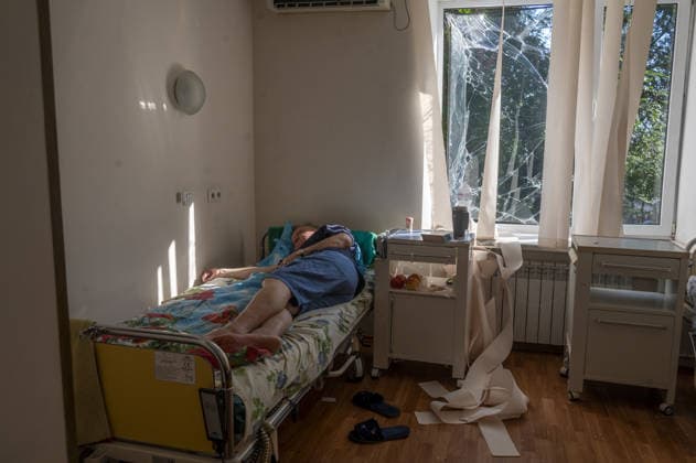 Aftermath of a Russian attack in Kharkiv KHARKIV, UKRAINE - JULY 1: A person rests in a damaged building after seven Russian guided bombs struck several districts on the afternoon in Kharkiv, Ukraine, on July 1, 2026. The attacks damaged private residential buildings, a warehouse, and the University Hospital of Kharkiv National Medical University. A 15-year-old boy lost his life, as 30 people, including three children, were injured, with 10 of the victims hospitalized. Serhii Masin Anadolu Kharkiv Ukraine. Editorial use only. Please get in touch for any other usage.  Copyright: x2026xAnadoluxSerhiixMasinx