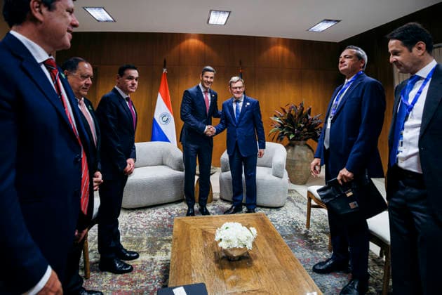 Johann Wadephul (CDU), Bundesaussenminister, trifft im Rahmen der Mercosur Konferenz Santiago Pena Palacios, Praesidenten der Republik Paraguay zu einem Gespraech in Asuncion, 30.06.2026. Fotografiert im Auftrag des Auswaertigen Amtes (AA) Asuncion Paraguay *** Johann Wadephul (CDU), Federal Minister of Foreign Affairs, meets with Santiago Pena Palacios, President of the Republic of Paraguay, for talks in Asunción on June 30, 2026, as part of the Mercosur Conference. Photographed on behalf of the Federal Foreign Office (AA) in Asunción, Paraguay. Copyright: xFelixxZahnx