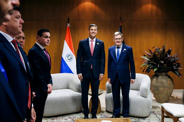 Johann Wadephul (CDU), Bundesaussenminister, trifft im Rahmen der Mercosur Konferenz Santiago Pena Palacios, Praesidenten der Republik Paraguay zu einem Gespraech in Asuncion, 30.06.2026. Fotografiert im Auftrag des Auswaertigen Amtes (AA) Asuncion Paraguay *** Johann Wadephul (CDU), Federal Minister of Foreign Affairs, meets with Santiago Pena Palacios, President of the Republic of Paraguay, for talks in Asunción on June 30, 2026, as part of the Mercosur Conference. Photographed on behalf of the Federal Foreign Office (AA) in Asunción, Paraguay. Copyright: xFelixxZahnx