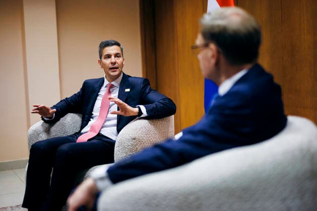 Johann Wadephul (CDU), Bundesaussenminister, trifft im Rahmen der Mercosur Konferenz Santiago Pena Palacios, Praesidenten der Republik Paraguay zu einem Gespraech in Asuncion, 30.06.2026. Fotografiert im Auftrag des Auswaertigen Amtes (AA) Asuncion Paraguay *** Johann Wadephul (CDU), Federal Minister of Foreign Affairs, meets with Santiago Pena Palacios, President of the Republic of Paraguay, for talks in Asunción on June 30, 2026, as part of the Mercosur Conference. Photographed on behalf of the Federal Foreign Office (AA) in Asunción, Paraguay. Copyright: xFelixxZahnx