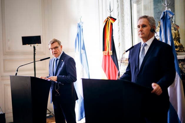 Johann Wadephul (CDU), Bundesaussenminister, trifft Pablo Quirno, Aussenminister von Argentinien, zu einem Gespraech in Buenos Aires, 01.07.2026. Fotografiert im Auftrag des Auswaertigen Amtes (AA) Buenos Aires Argentinien *** Johann Wadephul (CDU), Federal Foreign Minister, meets with Pablo Quirno, Foreign Minister of Argentina, for talks in Buenos Aires, July 1, 2026. Photographed on behalf of the Federal Foreign Office (AA) in Buenos Aires, Argentina. Copyright: xFelixxZahnx