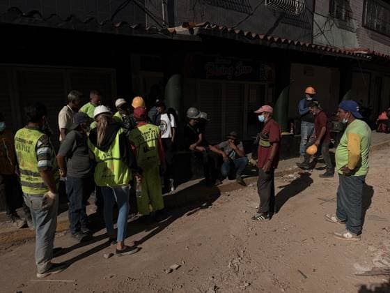 Debris removal after earthquake in Caracas CARACAS, VENEZUELA - JULY 01: Members of rescue teams and volunteers coordinate and plan logistics for the removal of heavy debris and compromised structures following the earthquake in Caracas, Venezuela, on July 01, 2026. Julio Urribarri Anadolu Caracas Venezuela. Editorial use only. Please get in touch for any other usage.  Copyright: x2026xAnadoluxJulioxUrribarrix