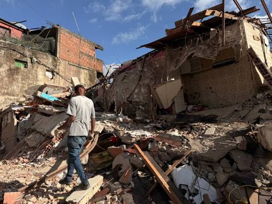 Debris removal after earthquake in Caracas CARACAS, VENEZUELA - JULY 01: Rescue workers and civilian volunteers remove debris from the ruins of bakeries and tourist shops that collapsed following the powerful earthquake that struck the region in Caracas, Venezuela, on July 01, 2026. Cleanup efforts are focused on restoring the affected commercial areas. Julio Urribarri Anadolu Caracas Venezuela. Editorial use only. Please get in touch for any other usage.  Copyright: x2026xAnadoluxJulioxUrribarrix