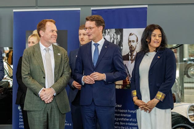 01.07.2026. Düsseldorf. (l-r) OB Dr. Stephan Keller, NRW-Ministerpräsident Hendrik Wüst und US-Generalkonsulin Pretti V. Shah beim Independence Day Empfang zum 250. Jahrestag der Unabhängigkeit der USA auf Einladung des US-Generalkonsulates in der Classic Remise. Düsseldorf Classic Remise, Harffstraße Nordrhein-Westfalen Deutschland *** July 1, 2026, Düsseldorf Mayor Dr. Stephan Keller, North Rhine-Westphalia Minister-President Hendrik Wüst, and U.S. Consul General Pretti V. Shah at the Independence Day reception marking the 250th anniversary of U.S. independence, hosted by the U.S. Consulate General at the Classic Remise in Düsseldorf, Harffstraße, North Rhine-Westphalia, Germany