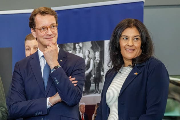 01.07.2026. Düsseldorf. (l-r) NRW-Ministerpräsident Hendrik Wüst und US-Generalkonsulin Pretti V. Shah beim Independence Day Empfang zum 250. Jahrestag der Unabhängigkeit der USA auf Einladung des US-Generalkonsulates in der Classic Remise. Düsseldorf Classic Remise, Harffstraße Nordrhein-Westfalen Deutschland *** July 1, 2026, Düsseldorf, North Rhine-Westphalia: North Rhine-Westphalia Minister President Hendrik Wüst and U.S. Consul General Pretti V. Shah at the Independence Day reception marking the 250th anniversary of U.S. independence, hosted by the U.S. Consulate General at the Classic Remise in Düsseldorf, Harffstraße, North Rhine-Westphalia, Germany