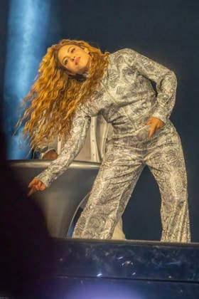 Shakira performs on stage during the Las Mujeres Ya No Lloran World Tour at the Kaseya Center. Miami, Florida on Wednesday July 1, 2026.  MIA20260701101b GARYxIxROTHSTEIN
