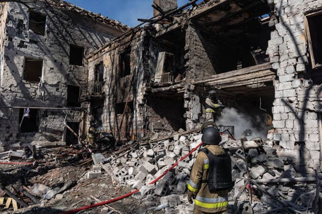 Russian air strike in Kramatorsk - 1 Jul 2026 Firefighters put out fire in a residential building following a Russian air strike. Russian air strikes on residential areas leave destruction and distress in their wake, as firefighters battle flames and civilians pass damaged buildings in the aftermath of the attack. Kramatorsk Ukraine Copyright: xDiegoxHerrerax xSOPAxImagesx 9T4A0053