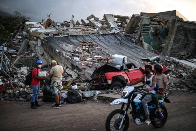 Coastal neighborhoods left in ruins after Venezuela earthquakes LA GUAIRA, VENEZUELA - JULY 2: A view of widespread destruction in the Caraballeda and Caribe coastal neighborhoods of La Guaira, Venezuela, following the recent earthquakes on July 2, 2026. Among the areas hardest hit by the earthquakes, the popular seaside neighborhoods of Caraballeda and Caribe were left in ruins, with extensive damage visible across the affected communities. Cem Tekkesinoglu Anadolu La Guaira Venezuela. Editorial use only. Please get in touch for any other usage.  Copyright: x2026xAnadoluxCemxTekkesinoglux