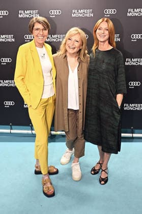 Bettina Böttinger, Maren Kroymann und Esther Schweins bei der Premiere des Dokumentarfilsm Was haben wir gelacht auf dem 43. Filmfest München 2026 im Gloria Filmpalast. München, 01.07.2026 *** Bettina Böttinger, Maren Kroymann, and Esther Schweins at the premiere of the documentary *Was haben wir gelacht* at the 43rd Munich Film Festival 2026 at the Gloria Filmpalast in Munich, July 1, 2026 Foto:xB.xGillmannx xFuturexImagex gelacht_6721