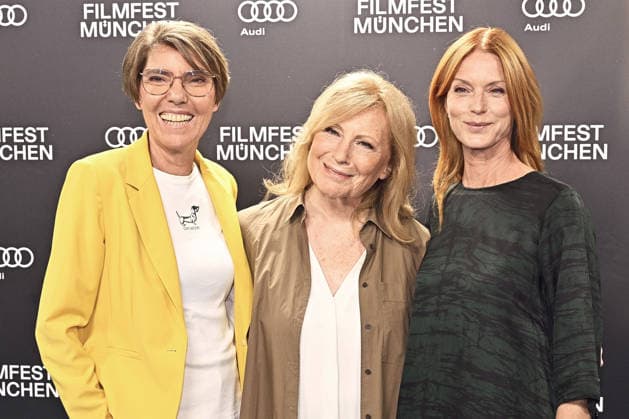 Entertainment Themen der Woche KW27 Bettina Böttinger, Maren Kroymann und Esther Schweins bei der Premiere des Dokumentarfilsm Was haben wir gelacht auf dem 43. Filmfest München 2026 im Gloria Filmpalast. München, 01.07.2026 *** Bettina Böttinger, Maren Kroymann, and Esther Schweins at the premiere of the documentary *Was haben wir gelacht* at the 43rd Munich Film Festival 2026 at the Gloria Filmpalast in Munich, July 1, 2026 Foto:xB.xGillmannx xFuturexImagex gelacht_6724