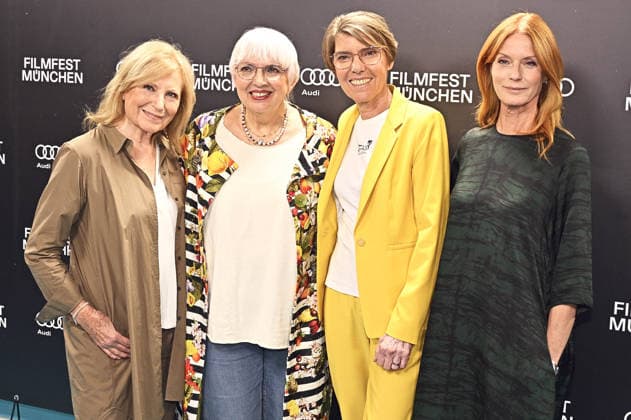 Maren Kroymann, Claudia Roth, Bettina Böttinger und Esther Schweins bei der Premiere des Dokumentarfilsm Was haben wir gelacht auf dem 43. Filmfest München 2026 im Gloria Filmpalast. München, 01.07.2026 *** Maren Kroymann, Claudia Roth, Bettina Böttinger, and Esther Schweins at the premiere of the documentary *Was haben wir gelacht* at the 43rd Munich Film Festival 2026 at the Gloria Filmpalast in Munich, July 1, 2026 Foto:xB.xGillmannx xFuturexImagex gelacht_6727