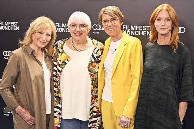 Maren Kroymann, Claudia Roth, Bettina Böttinger und Esther Schweins bei der Premiere des Dokumentarfilsm Was haben wir gelacht auf dem 43. Filmfest München 2026 im Gloria Filmpalast. München, 01.07.2026 *** Maren Kroymann, Claudia Roth, Bettina Böttinger, and Esther Schweins at the premiere of the documentary *Was haben wir gelacht* at the 43rd Munich Film Festival 2026 at the Gloria Filmpalast in Munich, July 1, 2026 Foto:xB.xGillmannx xFuturexImagex gelacht_6728