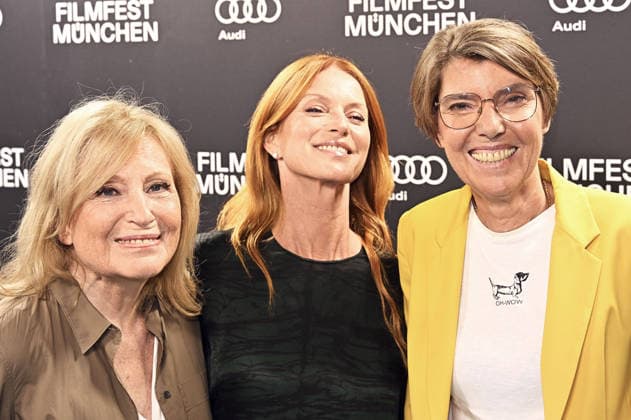 Maren Kroymann, Esther Schweins und Bettina Böttinger bei der Premiere des Dokumentarfilsm Was haben wir gelacht auf dem 43. Filmfest München 2026 im Gloria Filmpalast. München, 01.07.2026 *** Maren Kroymann, Esther Schweins, and Bettina Böttinger at the premiere of the documentary *Was haben wir gelacht* at the 43rd Munich Film Festival 2026 at the Gloria Filmpalast in Munich, July 1, 2026 Foto:xB.xGillmannx xFuturexImagex gelacht_6735