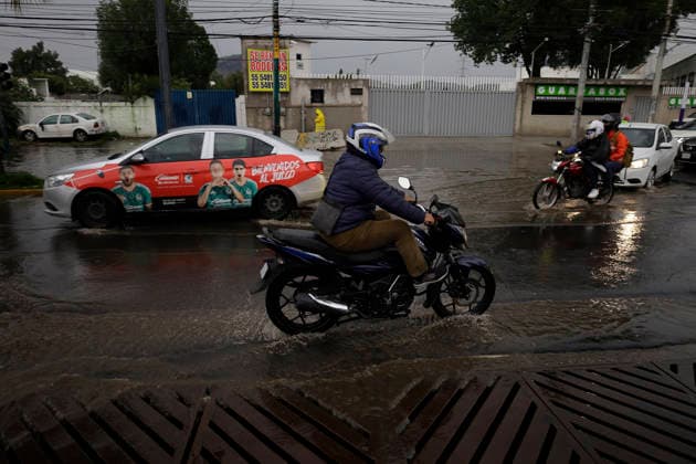 Flooding Reported In Mexico City Motorcyclists ride along Avenida Tlahuac in Mexico City, Mexico, on July 1, 2026, while flooding is reported in the streets of Santiago Zapotitlan. The Mexico City Water Management Secretariat activates a yellow alert for rain and flooding in several areas of the capital. Mexico City Mexico City Mexico  Copyright: xGerardoxVieyrax originalFilename: vieyra-notitle260701_npdpu.jpg