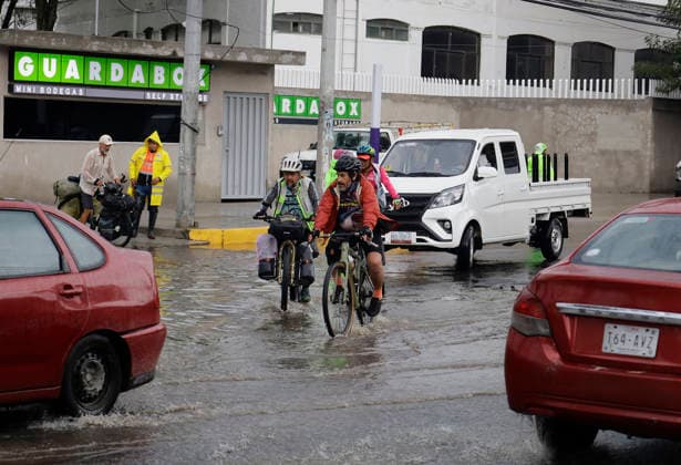 Flooding Reported In Mexico City Cyclists ride along Avenida Tlahuac in Mexico City, Mexico, on July 1, 2026, while flooding is reported in the streets of Santiago Zapotitlan. The Mexico City Water Management Secretariat has activated a yellow alert for rain and flooding in several areas of the capital. Mexico City Mexico City Mexico  Copyright: xGerardoxVieyrax originalFilename: vieyra-notitle260701_npkAu.jpg