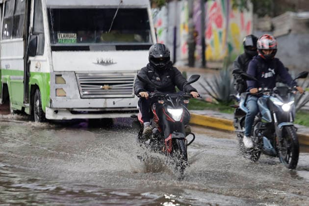 Flooding Reported In Mexico City Motorcyclists ride along Avenida Tlahuac in Mexico City, Mexico, on July 1, 2026, while flooding is reported in the streets of Santiago Zapotitlan. The Mexico City Water Management Secretariat activates a yellow alert for rain and flooding in several areas of the capital. Mexico City Mexico City Mexico  Copyright: xGerardoxVieyrax originalFilename: vieyra-notitle260701_nptak.jpg
