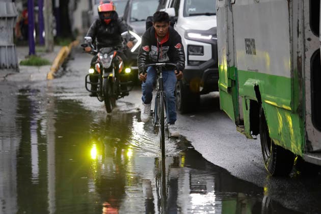 Flooding Reported In Mexico City Cyclists ride along Avenida Tlahuac in Mexico City, Mexico, on July 1, 2026, while flooding is reported in the streets of Santiago Zapotitlan. The Mexico City Water Management Secretariat has activated a yellow alert for rain and flooding in several areas of the capital. Mexico City Mexico City Mexico  Copyright: xGerardoxVieyrax originalFilename: vieyra-notitle260701_npVG2.jpg