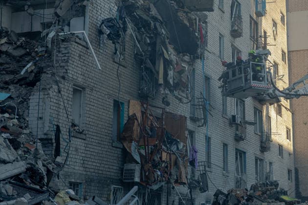 Rescuers battle flames and search for survivors in the ruins of a partially collapsed nine-story residential building in Kyiv s following a large-scale Russian overnight drone and missile attack, damaging residential buildings across multiple districts. - 02 07 2026 - Ukraine Kyiv Oblast Kyiv () -  LouisxLemaire-Sicrex xLexPictorium LePictorium_0337631