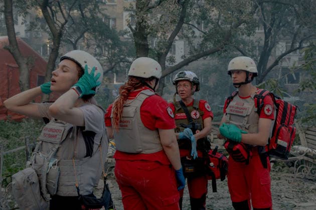 Rescuers battle flames and search for survivors in the ruins of a partially collapsed nine-story residential building in Kyiv s following a large-scale Russian overnight drone and missile attack, damaging residential buildings across multiple districts. - 02 07 2026 - Ukraine Kyiv Oblast Kyiv () -  LouisxLemaire-Sicrex xLexPictorium LePictorium_0337640