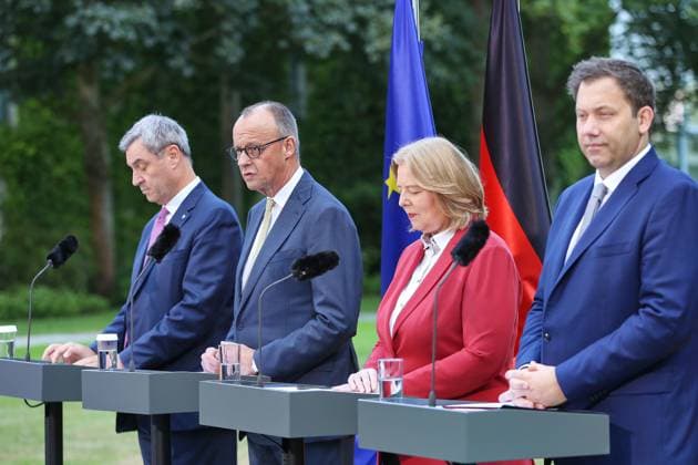 Berlin, Deutschland, 02.07.2026: Bundeskanzleramt: Pressekonferenz nach Koalitionsausschuss: L-R: Bayerns Ministerpräsident Markus Söder (CSU), Bundeskanzler Friedrich Merz (CDU), Bundesministerin für Arbeit und Soziales Bärbel Bas (SPD), Bundesminister der Finanzen Lars Klingbeil (SPD) *** Berlin, Germany, July 2, 2026 Federal Chancellery Press Conference Following the Coalition Committee Meeting: Markus Söder, Minister-President of Bavaria (CSU); Federal Chancellor Friedrich Merz (CDU); Federal Minister of Labor and Social Affairs Bärbel Bas (SPD); Federal Minister of Finance Lars Klingbeil (SPD) Copyright: xdtsxNachrichtenagenturx dts_125989